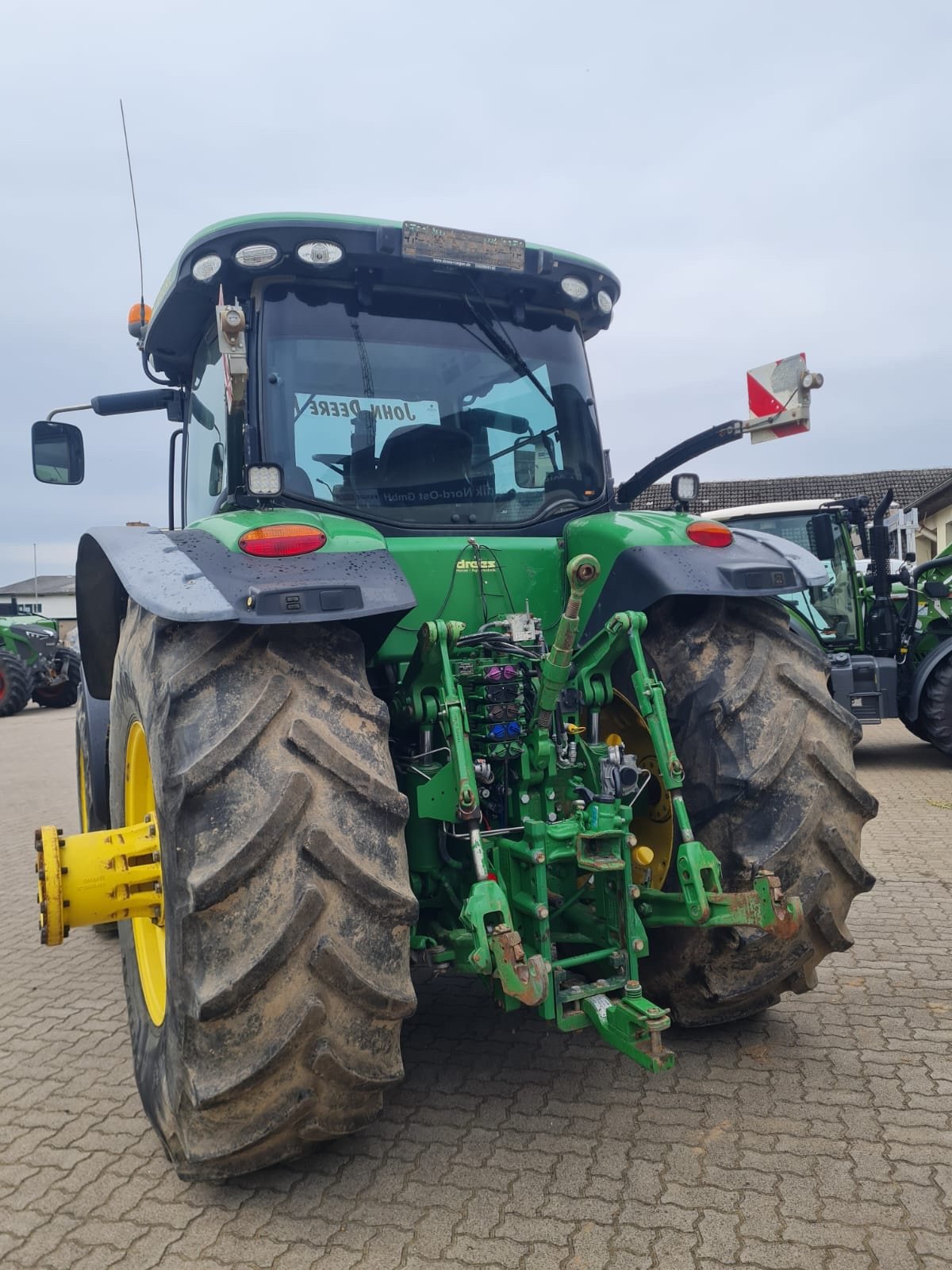 Traktor van het type John Deere 8335 R, Gebrauchtmaschine in Thürkow (Foto 5)