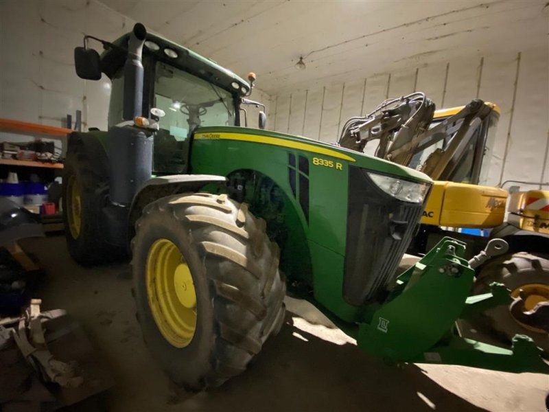 Traktor tipa John Deere 8335R 4 x tvillingehjul. Hjulvægte. GPS. AutoTrac. StarFire 3000. TLS. PowerShift. Luftbremser. ring til Ulrik på 40255544. Jeg snakker Jysk, tysk og engelsk., Gebrauchtmaschine u Kolding