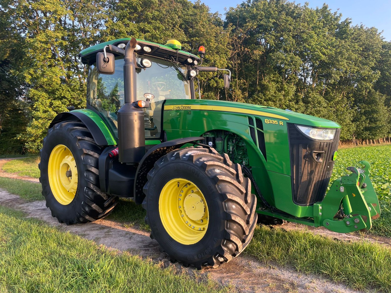 Traktor van het type John Deere 8335R, Gebrauchtmaschine in Dinklage (Foto 1)