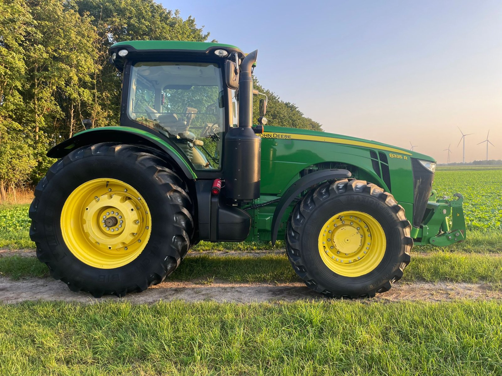 Traktor des Typs John Deere 8335R, Gebrauchtmaschine in Dinklage (Bild 3)