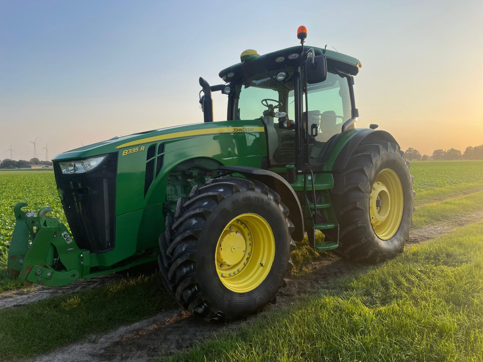 Traktor van het type John Deere 8335R, Gebrauchtmaschine in Dinklage (Foto 8)