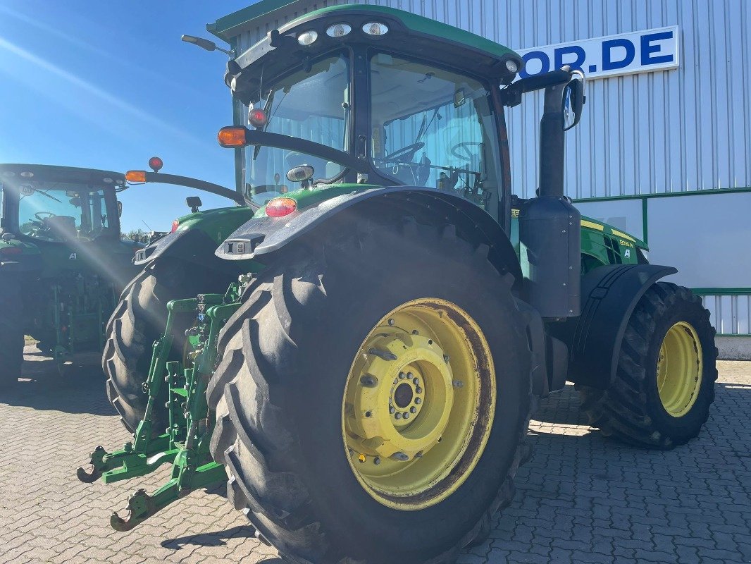 Traktor van het type John Deere 8335R, Gebrauchtmaschine in Sittensen (Foto 3)