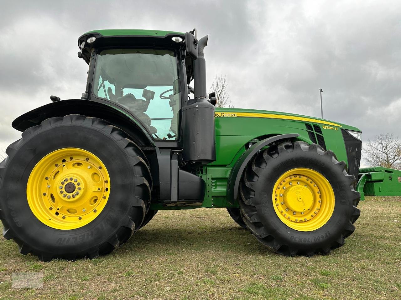 Traktor Türe ait John Deere 8335R, Gebrauchtmaschine içinde Pragsdorf (resim 4)