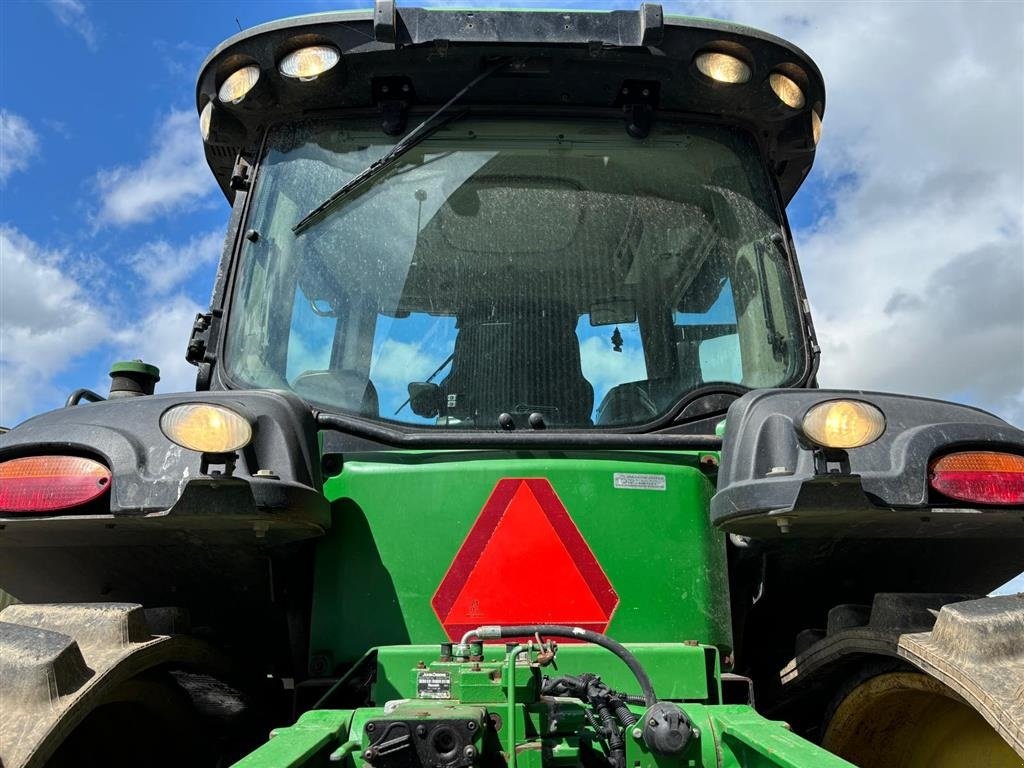 Traktor от тип John Deere 8345 RT med bælter Dansk maskine. Nye bælter. Renoveret undervogn. Kører rigtigt godt. Rigtig fin og velholdt. Passet med service hos JD Felsted. Ring til Ulrik på 40255544. Jeg snakker Jysk, tysk og engelsk., Gebrauchtmaschine в Kolding (Снимка 3)