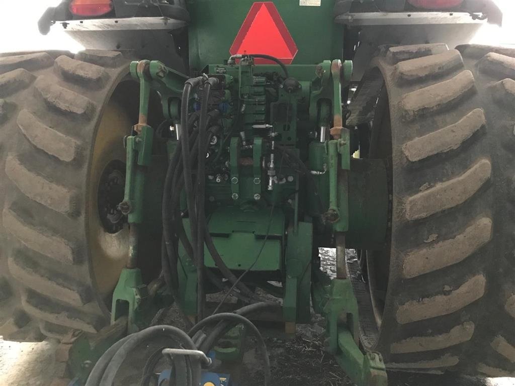 Traktor du type John Deere 8345 RT med bælter Dansk maskine. Nye bælter. Renoveret undervogn. Kører rigtigt godt. Rigtig fin og velholdt. Passet med service hos JD Felsted. Ring til Ulrik på 40255544. Jeg snakker Jysk, tysk og engelsk., Gebrauchtmaschine en Kolding (Photo 4)