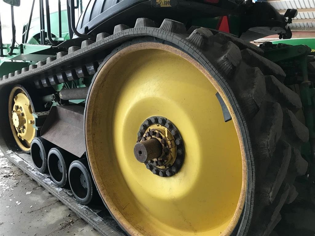 Traktor van het type John Deere 8345 RT med bælter Dansk maskine. Nye bælter. Renoveret undervogn. Kører rigtigt godt. Rigtig fin og velholdt. Passet med service hos JD Felsted. Ring til Ulrik på 40255544. Jeg snakker Jysk, tysk og engelsk., Gebrauchtmaschine in Kolding (Foto 7)