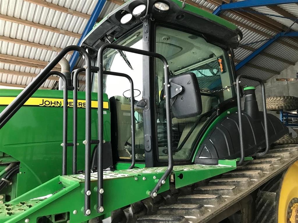 Traktor van het type John Deere 8345 RT med bælter SOLGT!!! Dansk maskine. Nye bælter. Renoveret undervogn. Kører rigtigt godt. Rigtig fin og velholdt. Passet med service hos JD Felsted. Ring til Ulrik på 40255544. Jeg snakker Jysk, tysk og engelsk., Gebrauchtmaschine in Kolding (Foto 2)