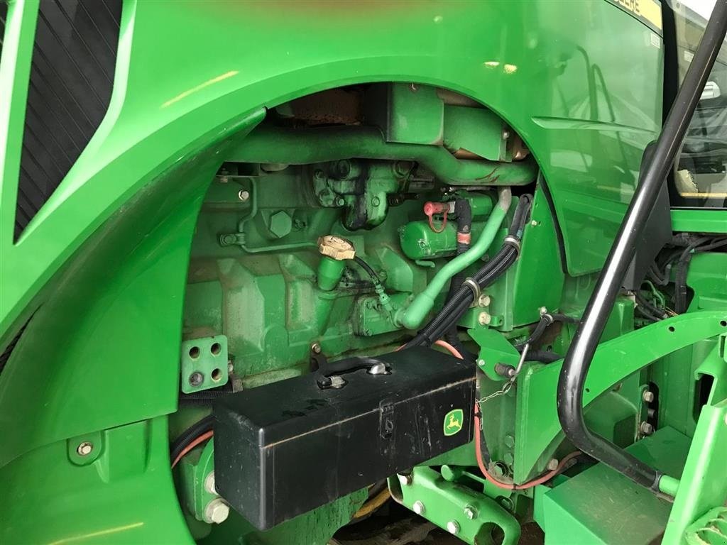 Traktor tipa John Deere 8345 RT med bælter SOLGT!!! Dansk maskine. Nye bælter. Renoveret undervogn. Kører rigtigt godt. Rigtig fin og velholdt. Passet med service hos JD Felsted. Ring til Ulrik på 40255544. Jeg snakker Jysk, tysk og engelsk., Gebrauchtmaschine u Kolding (Slika 5)