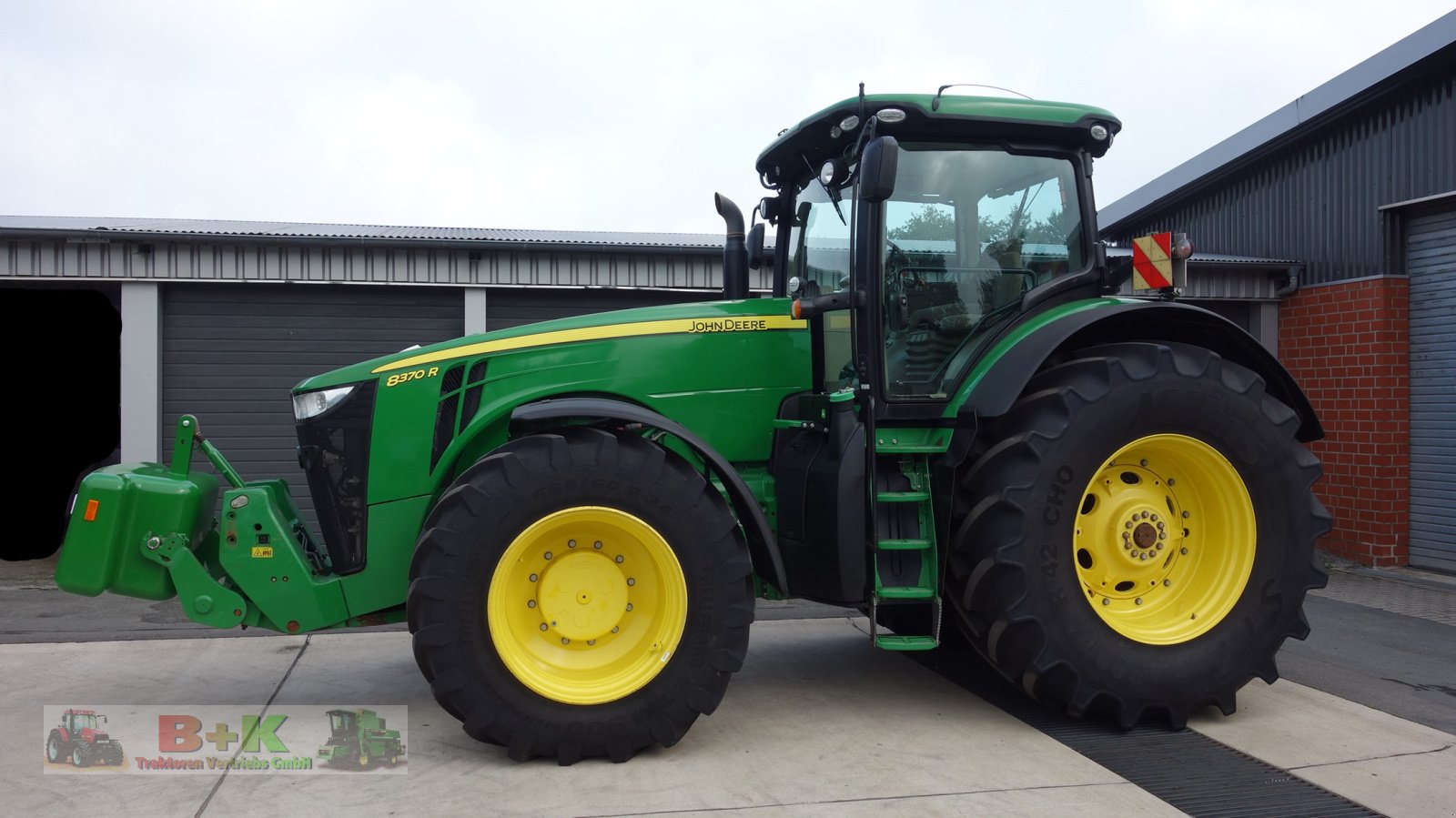 Traktor des Typs John Deere 8370 R, Gebrauchtmaschine in Kettenkamp (Bild 2)