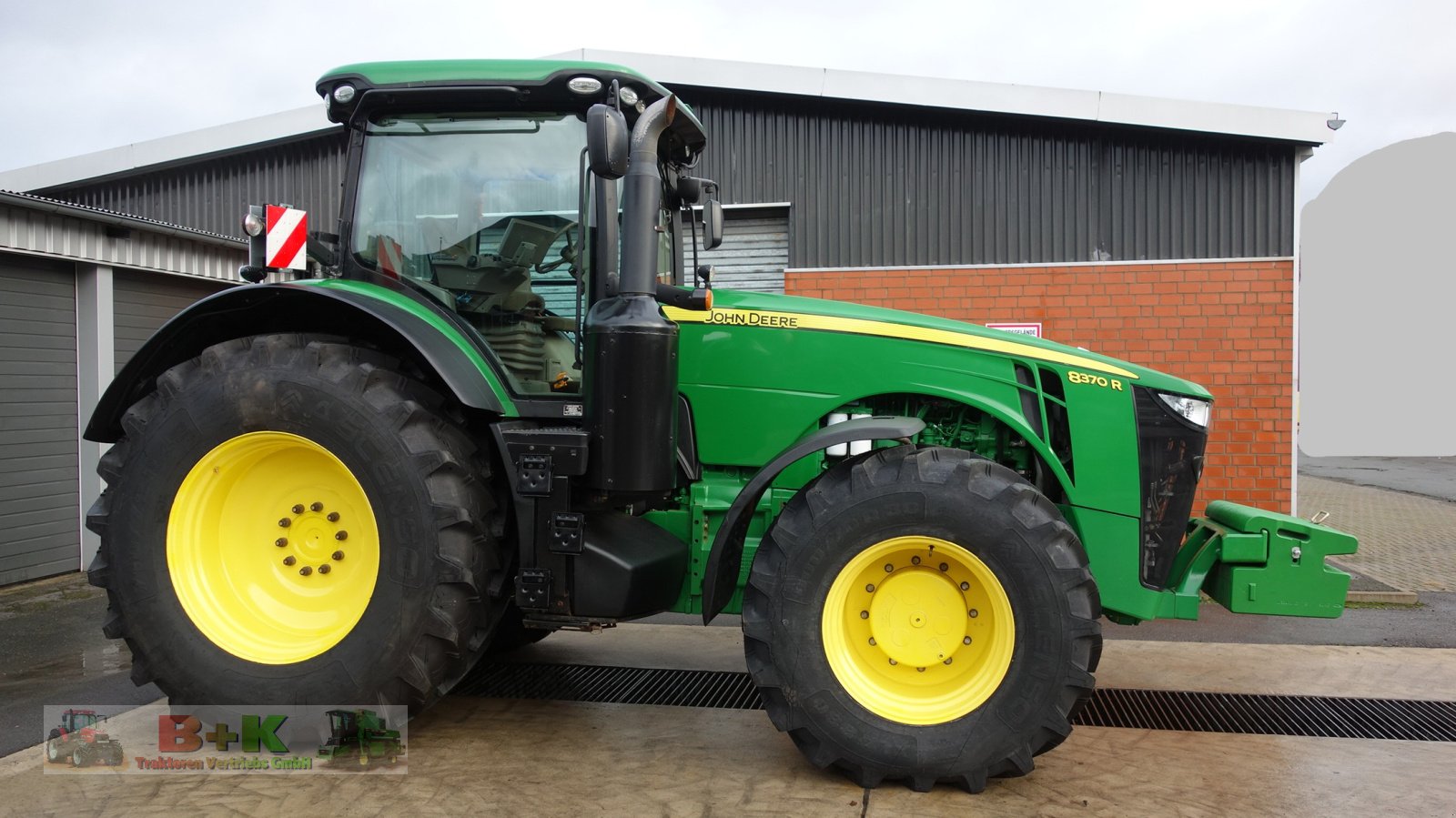 Traktor of the type John Deere 8370 R, Gebrauchtmaschine in Kettenkamp (Picture 4)