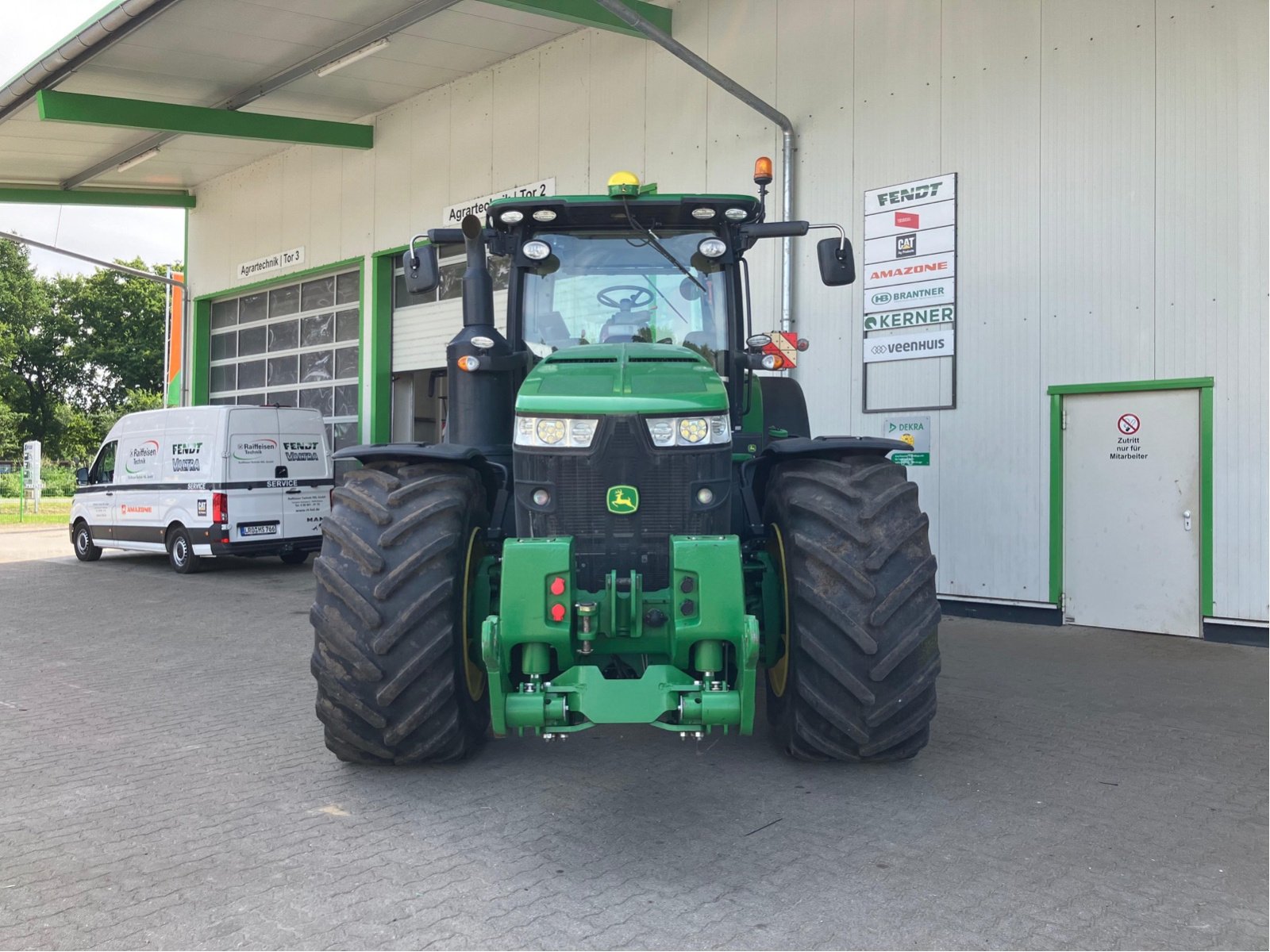 Traktor of the type John Deere 8370 R, Gebrauchtmaschine in Bützow (Picture 7)