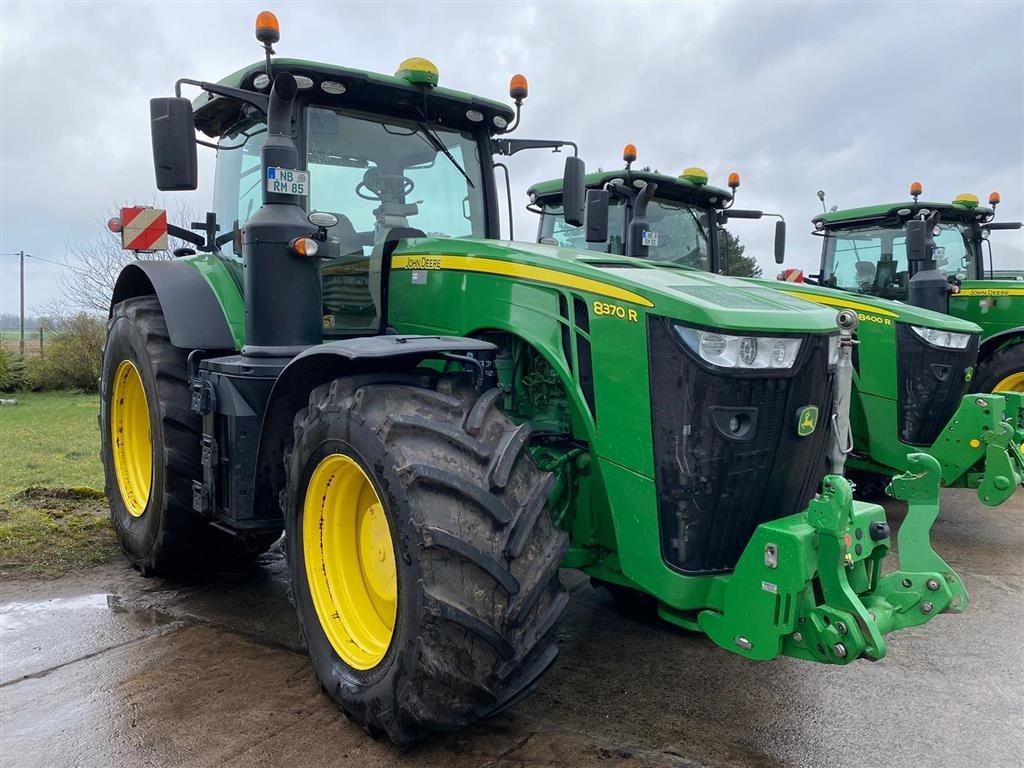 Traktor du type John Deere 8370R 2020. E23. Starfire GPS. Premium Edition. Front lift. Alle service passet hos John Deere. Ring til Ulrik på 40255544. Jeg snakker Jysk., Gebrauchtmaschine en Kolding (Photo 1)