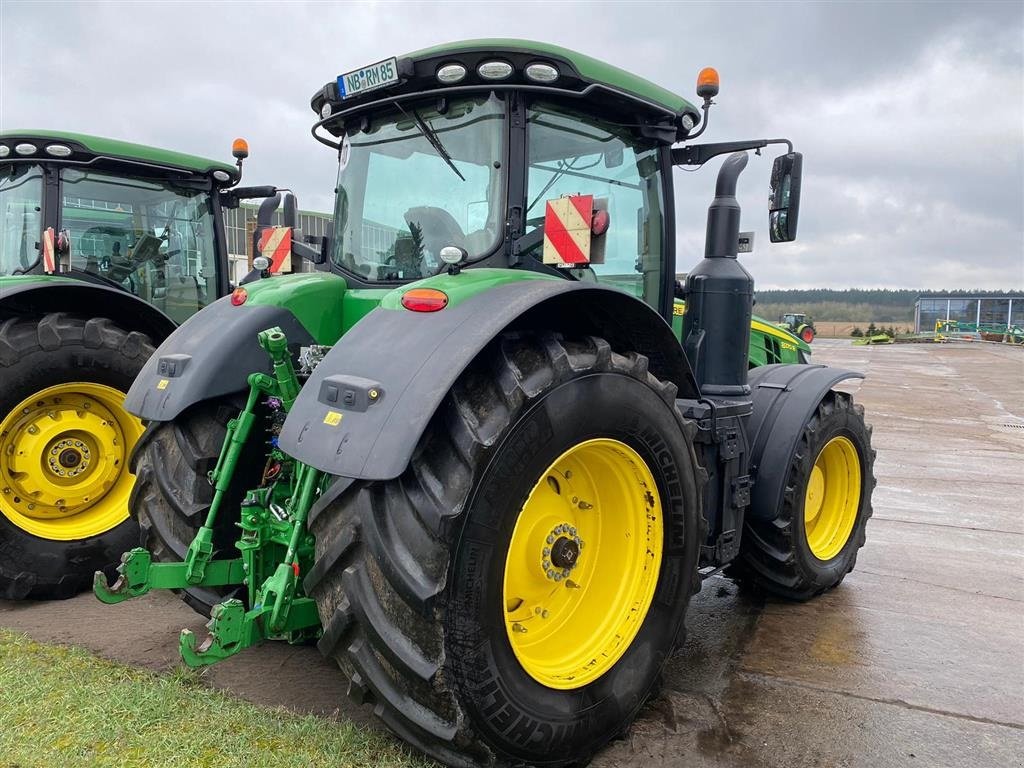 Traktor typu John Deere 8370R 2020. E23. Starfire GPS. Premium Edition. Front lift. Alle service passet hos John Deere. Ring til Ulrik på 40255544. Jeg snakker Jysk., Gebrauchtmaschine w Kolding (Zdjęcie 2)