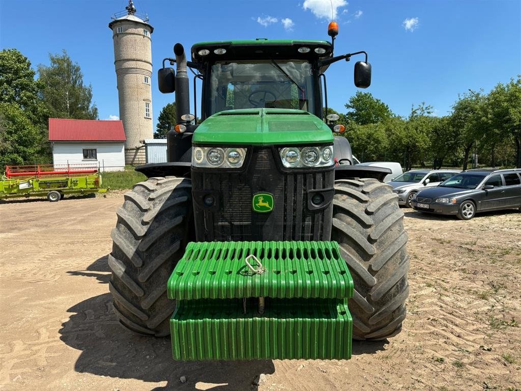 Traktor Türe ait John Deere 8370R Affjedret foraksel og kabine. Hitch krog. Auto steer ready. Luftbremser. Mange paa lager. Ring til Ulrik 0045-40255544, Gebrauchtmaschine içinde Kolding (resim 3)