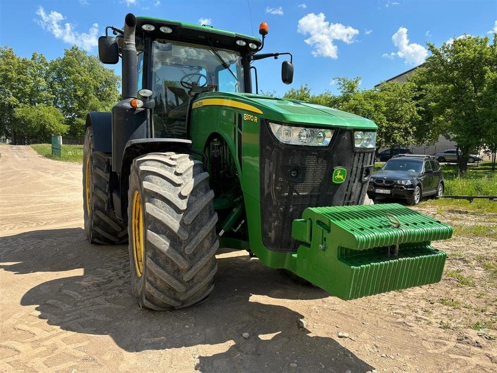 Traktor of the type John Deere 8370R Affjedret foraksel og kabine. Hitch krog. Auto steer ready. Luftbremser. Mange paa lager. Ring til Ulrik 0045-40255544, Gebrauchtmaschine in Kolding (Picture 4)