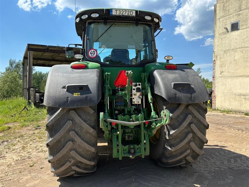 Traktor des Typs John Deere 8370R Affjedret foraksel og kabine. Hitch krog. Auto steer ready. Luftbremser. Mange paa lager. Ring til Ulrik 0045-40255544, Gebrauchtmaschine in Kolding (Bild 6)