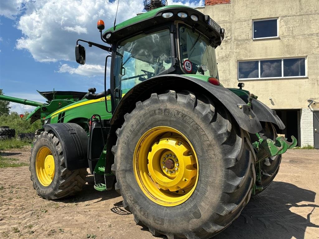 Traktor tip John Deere 8370R Affjedret foraksel og kabine. Hitch krog. Auto steer ready. Luftbremser. Mange paa lager. Ring til Ulrik 0045-40255544, Gebrauchtmaschine in Kolding (Poză 7)