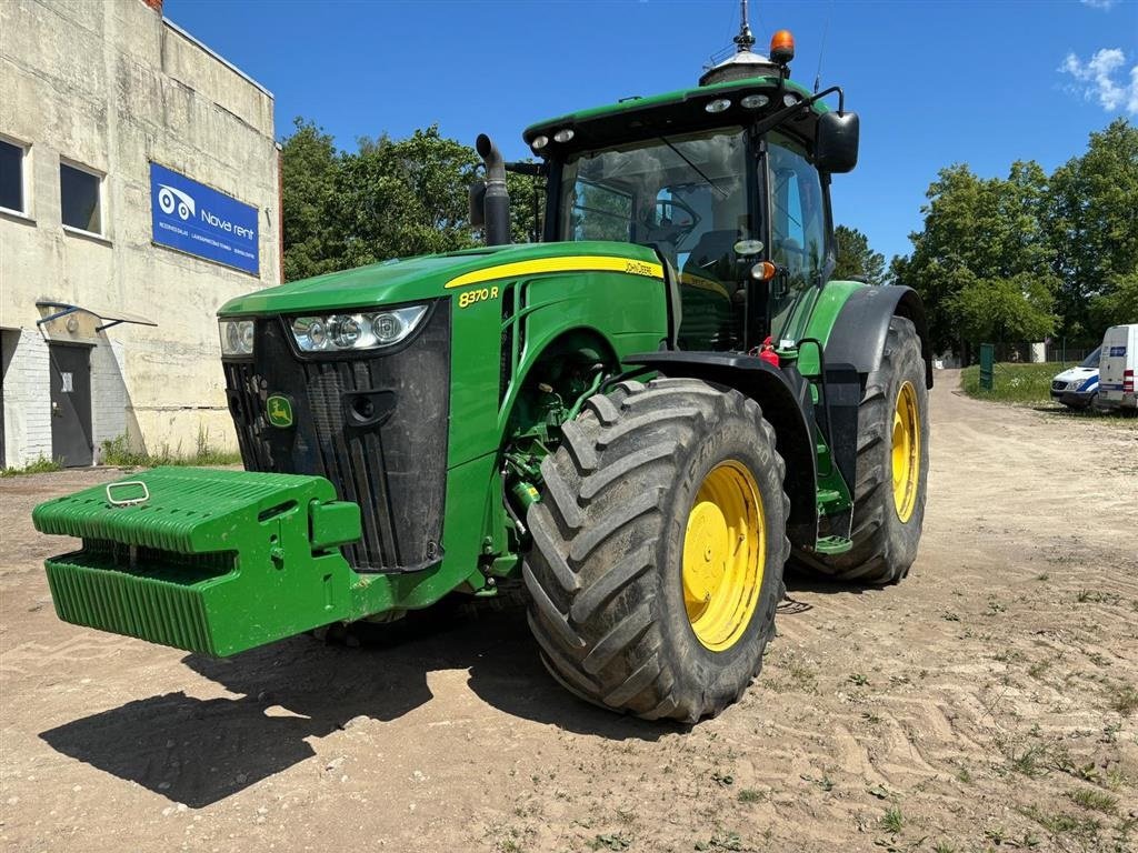 Traktor от тип John Deere 8370R Affjedret foraksel og kabine. Hitch krog. Auto steer ready. Luftbremser. Mange paa lager. Ring til Ulrik 0045-40255544, Gebrauchtmaschine в Kolding (Снимка 8)