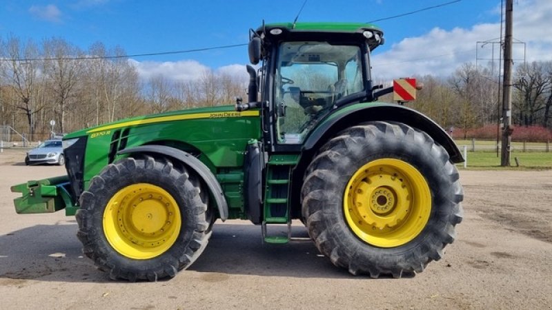 Traktor typu John Deere 8370R Auto Steer klar. Luft bremser, 5 x SCV, affjedret foraksel. Mange paa lager. Ring til Ulrik 0045-40255544, Gebrauchtmaschine v Kolding (Obrázok 1)