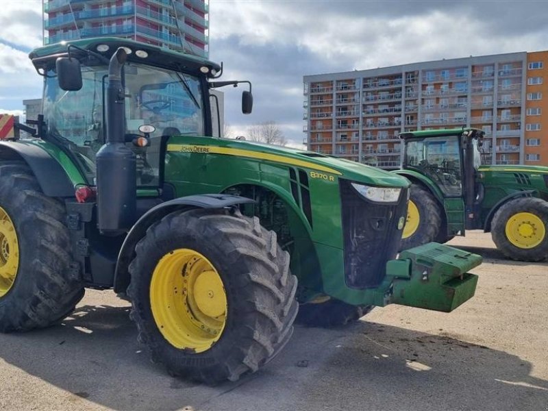 Traktor typu John Deere 8370R GPS klar. Stor monitor 4600 ( 10" ). Luftbremser. AutoPower. Ring til Ulrik på +45-40255544. Jeg snakker Jysk., Gebrauchtmaschine v Kolding