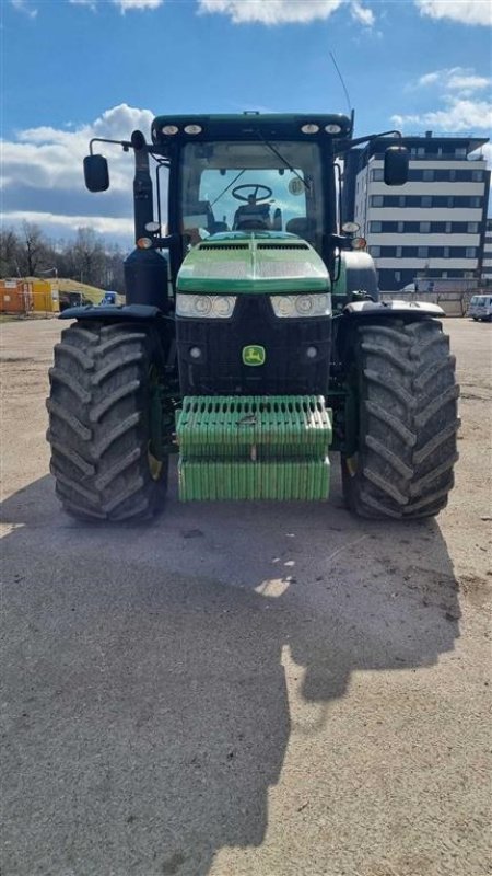 Traktor Türe ait John Deere 8370R GPS klar. Stor monitor 4600 ( 10" ). Luftbremser. AutoPower. Ring til Ulrik på +45-40255544. Jeg snakker Jysk., Gebrauchtmaschine içinde Kolding (resim 6)