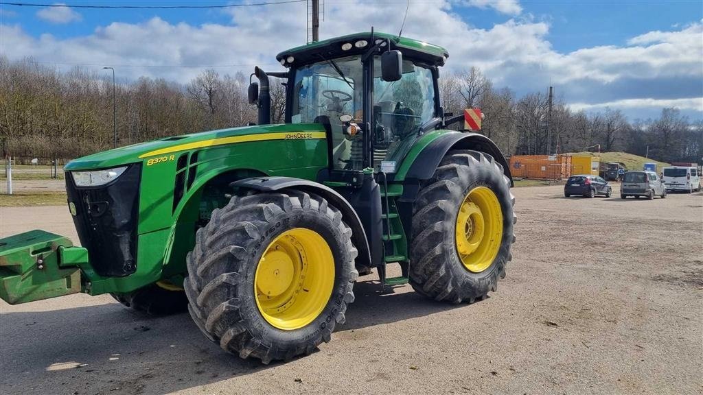 Traktor Türe ait John Deere 8370R GPS klar. Stor monitor 4600 ( 10" ). Luftbremser. AutoPower. Ring til Ulrik på +45-40255544. Jeg snakker Jysk., Gebrauchtmaschine içinde Kolding (resim 3)