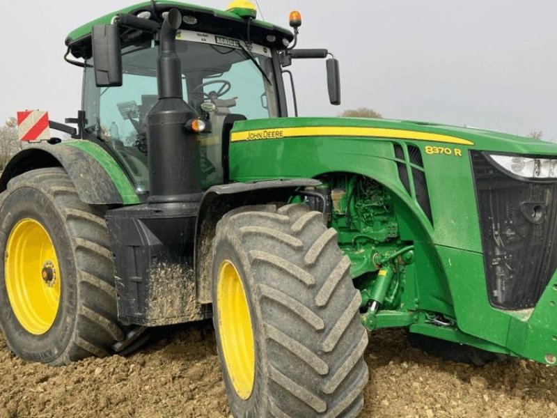 Traktor a típus John Deere 8370R SOLGT til Frankrig!!! Kun 1225 timer. StarFire, GPS, AutoTrac. Ring til Ulrik for mere info på 40255544. Jeg snakker Jysk, tysk og engelsk., Gebrauchtmaschine ekkor: Kolding (Kép 1)