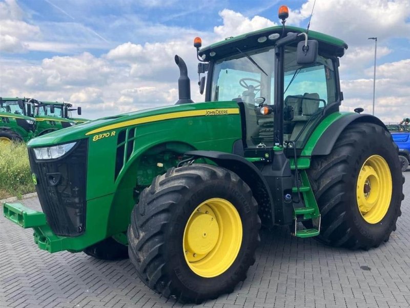 Traktor от тип John Deere 8370R Ultimate Editon med alt udstyr. GPS AutoTrac. Sektionskontrol. Ring til Ulrik på 0045-40255544. Jeg snakkker Jysk, tysk og engelsk., Gebrauchtmaschine в Kolding (Снимка 1)