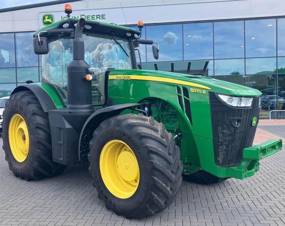 Traktor tip John Deere 8370R Ultimate Editon med alt udstyr. GPS AutoTrac. Sektionskontrol. Ring til Ulrik på 0045-40255544. Jeg snakkker Jysk, tysk og engelsk., Gebrauchtmaschine in Kolding (Poză 2)