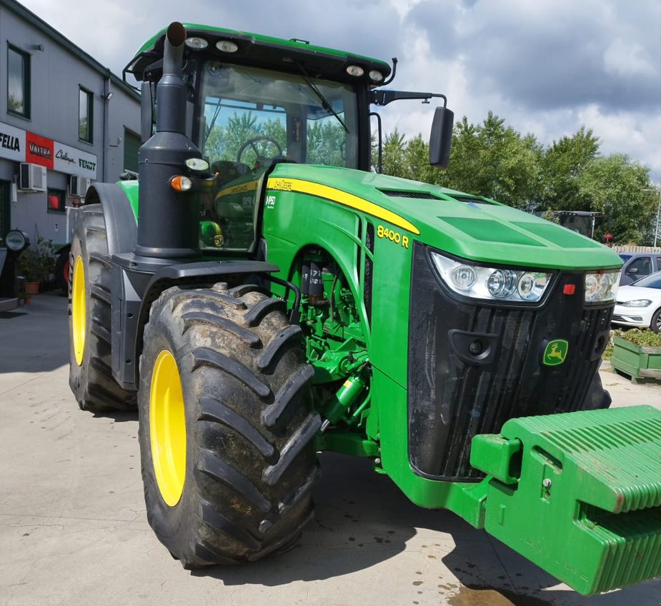 Traktor Türe ait John Deere 8400 R, Gebrauchtmaschine içinde Orţişoara (resim 2)