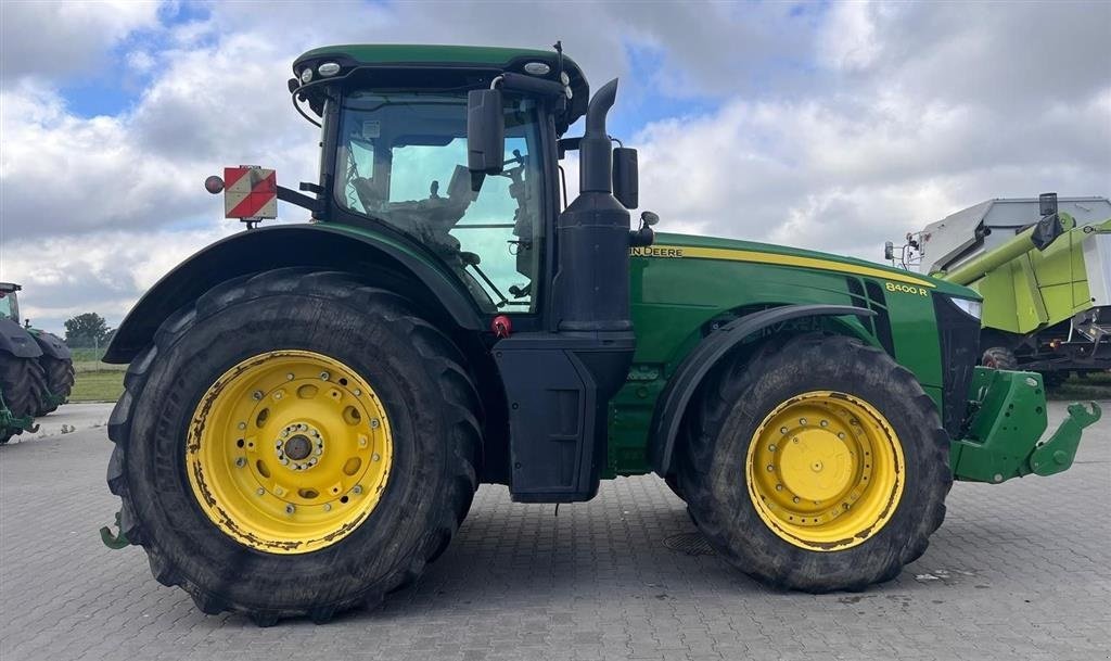 Traktor a típus John Deere 8400R Se lige prisen. Ultimate Edition. E23. Vi giver 50 timers reklamationsret i DK!!! Front lift. Luftbremser. 50 km/t. AutoSteer., Gebrauchtmaschine ekkor: Kolding (Kép 4)