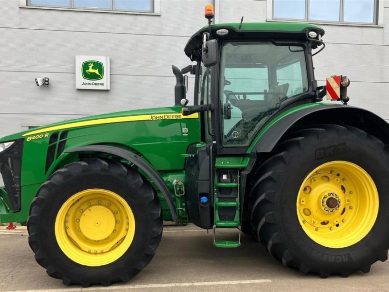 Traktor a típus John Deere 8400R Ultimate Edition. Alt udstyr incl. E23. GPS Auto steer ready. Luft og hydraulikbremser. Ring til Ulrik på 0045-40255544. Jeg snakker Jysk, tysk og engelsk., Gebrauchtmaschine ekkor: Kolding (Kép 1)