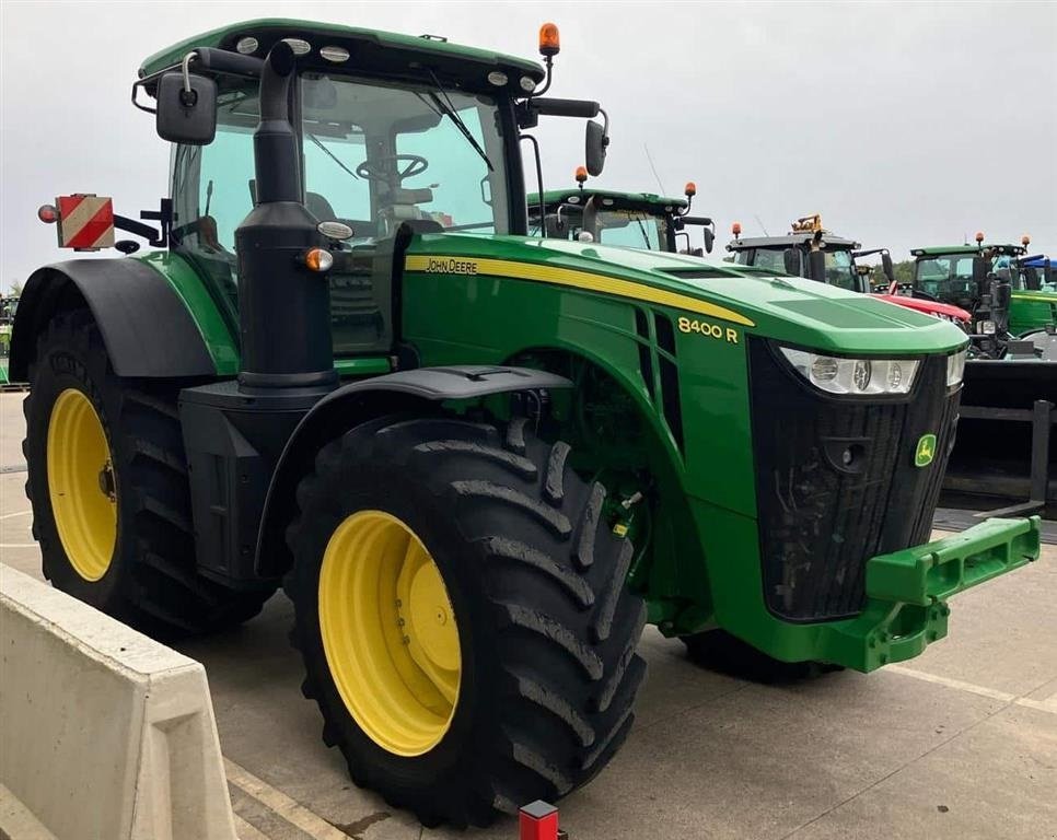 Traktor от тип John Deere 8400R Ultimate Edition. Alt udstyr incl. E23. GPS Auto steer ready. Luft og hydraulikbremser. Ring til Ulrik på 0045-40255544. Jeg snakker Jysk, tysk og engelsk., Gebrauchtmaschine в Kolding (Снимка 2)