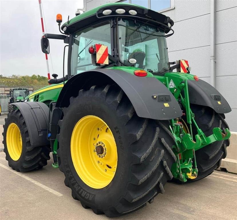 Traktor от тип John Deere 8400R Ultimate Edition. Alt udstyr incl. E23. GPS Auto steer ready. Luft og hydraulikbremser. Ring til Ulrik på 0045-40255544. Jeg snakker Jysk, tysk og engelsk., Gebrauchtmaschine в Kolding (Снимка 6)