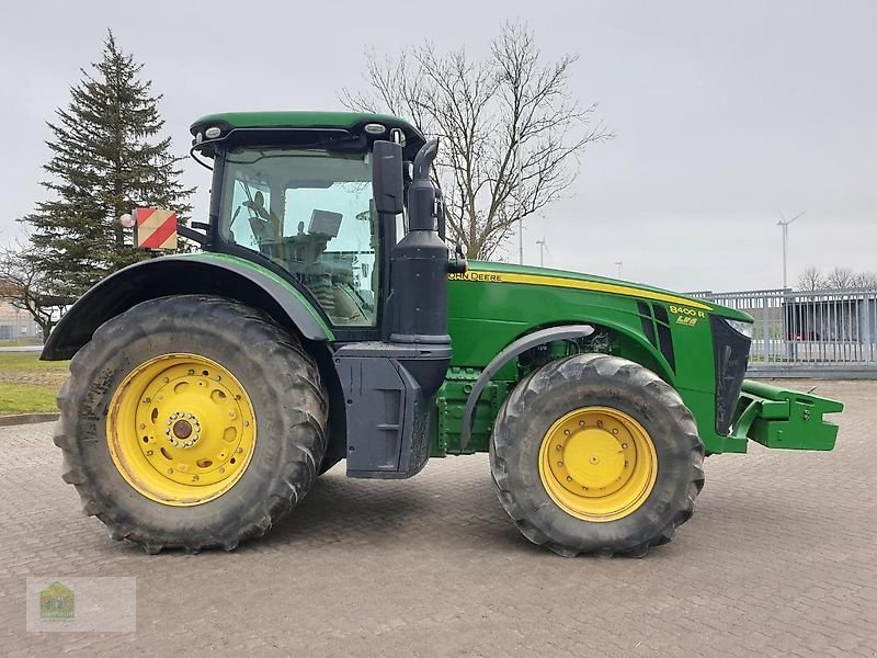 Traktor van het type John Deere 8400R, Gebrauchtmaschine in Salsitz (Foto 1)