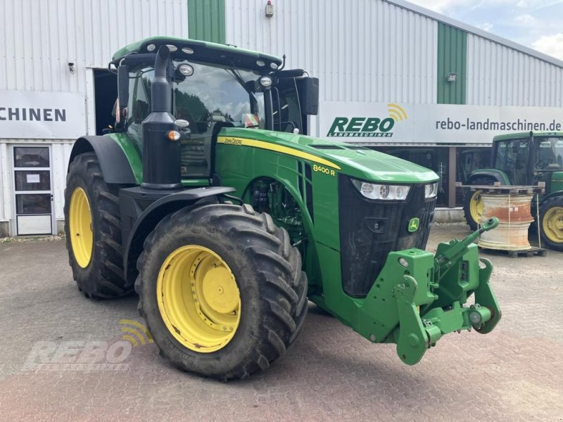 Traktor del tipo John Deere 8400R, Gebrauchtmaschine en Albersdorf