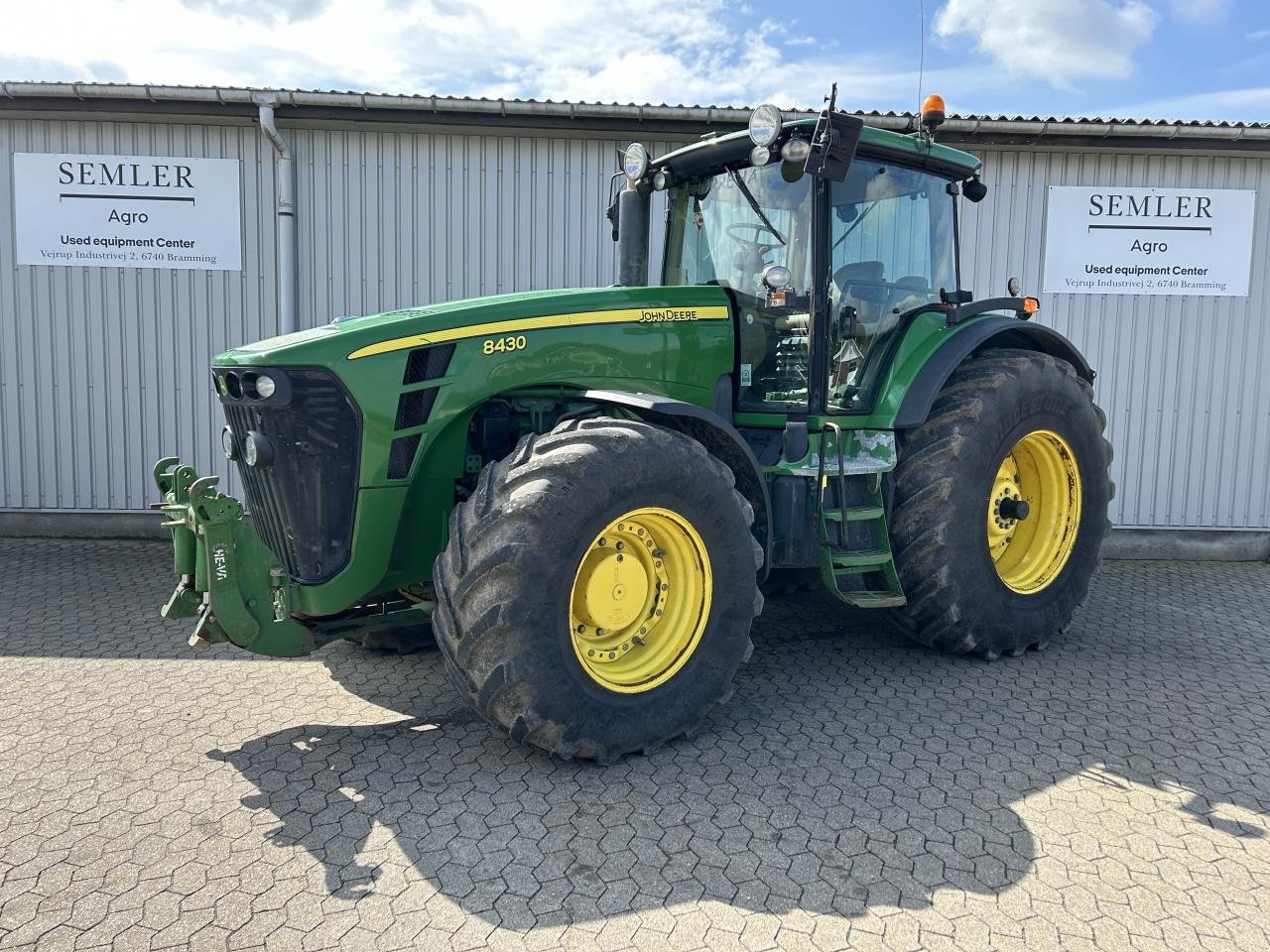 Traktor of the type John Deere 8430, Gebrauchtmaschine in Bramming (Picture 1)