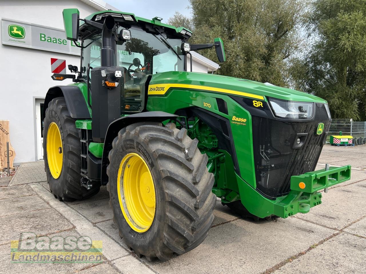 Traktor of the type John Deere 8R 370 e23, Gebrauchtmaschine in Holthof (Picture 3)