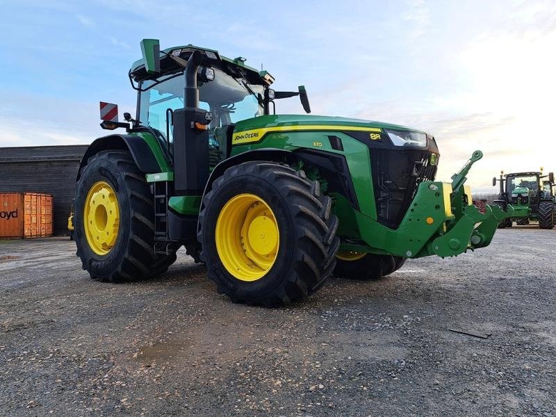 Traktor typu John Deere 8R 370, Gebrauchtmaschine w SAINT-GERMAIN DU PUY (Zdjęcie 2)