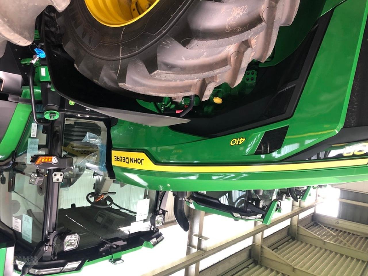 Traktor des Typs John Deere 8R 410, Neumaschine in Jahnatal (Bild 1)