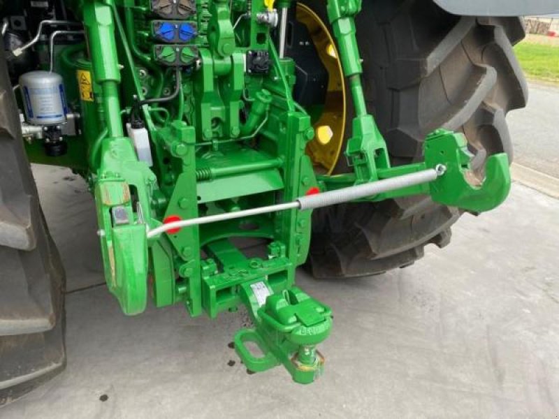 Traktor des Typs John Deere 8R310 E23, Gebrauchtmaschine in Sorée (Bild 4)