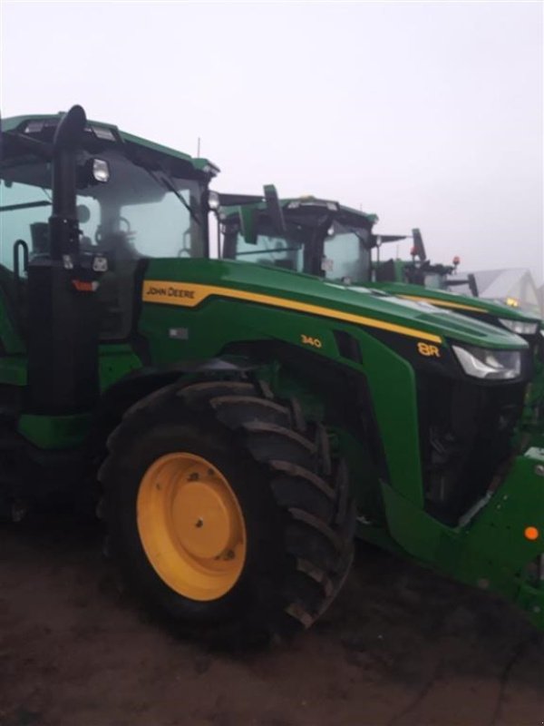 Traktor tip John Deere 8R340 Kun 350 Timer! GPS. StarFire. RTK. Signature Edition. Ultimate pakker. Ring til Ulrik på 0045-40255544. Jeg snakker Jysk, tysk og engelsk., Gebrauchtmaschine in Kolding (Poză 3)