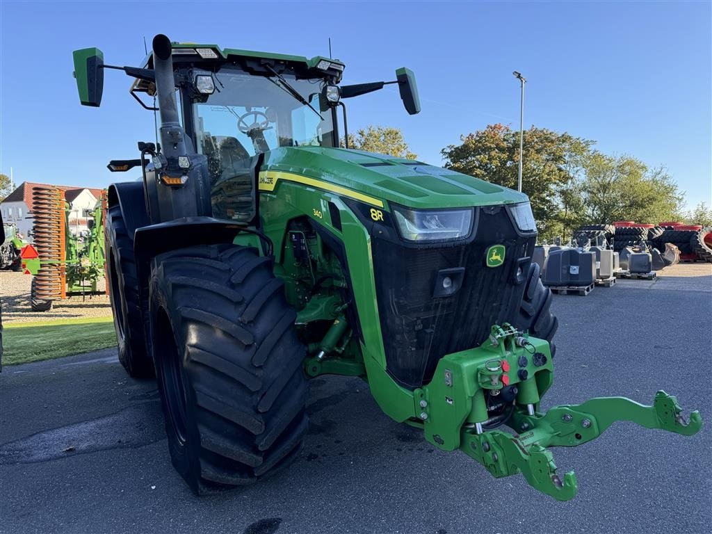 Traktor des Typs John Deere 8R340 Pæn og velholdt, Gebrauchtmaschine in Nykøbing Falster (Bild 1)