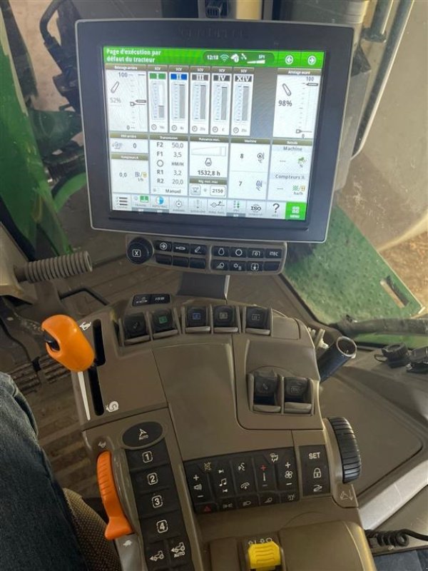 Traktor Türe ait John Deere 8R340 Tør du give et bud? AutoTrack GPS. Hjul og frontvægte. Premium pakke. Ring til Ulrik på 0045-40255544. Jeg snakker Jysk, tysk og engelsk., Gebrauchtmaschine içinde Kolding (resim 3)