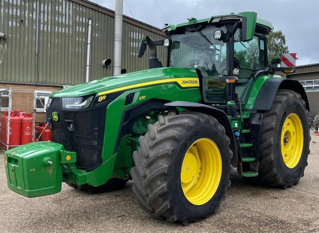 Traktor des Typs John Deere 8R370 3 x Ultimate pakker. Command Pro Arm. Hydraulik og luftbremser. Ring til Ulrik på 40255544. Jeg snakker Jysk., Gebrauchtmaschine in Kolding (Bild 2)