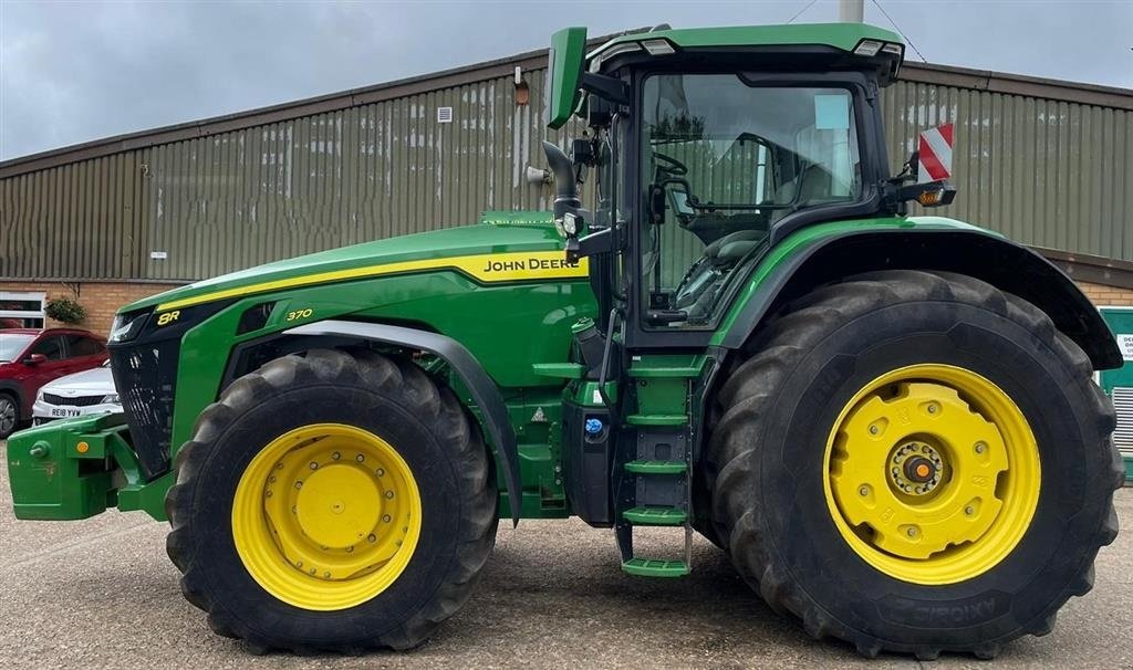 Traktor типа John Deere 8R370 3 x Ultimate pakker. Command Pro Arm. Hydraulik og luftbremser. Ring til Ulrik på 40255544. Jeg snakker Jysk., Gebrauchtmaschine в Kolding (Фотография 3)