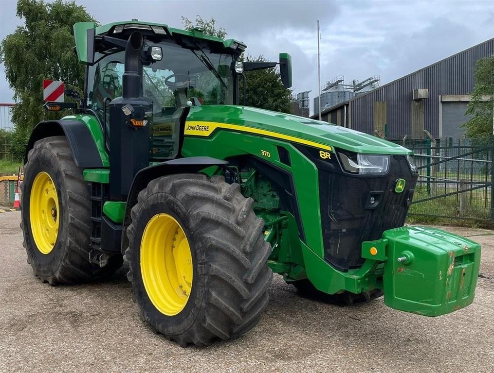 Traktor des Typs John Deere 8R370 3 x Ultimate pakker. Command Pro Arm. Hydraulik og luftbremser. Ring til Ulrik på 40255544. Jeg snakker Jysk., Gebrauchtmaschine in Kolding (Bild 7)