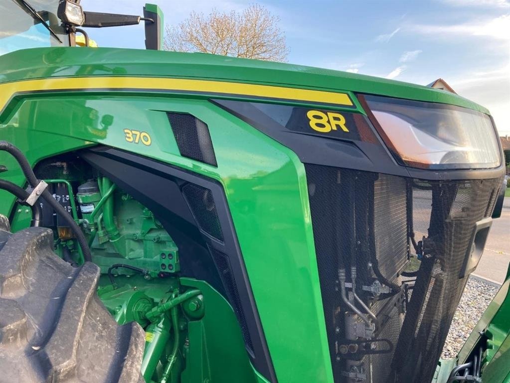 Traktor typu John Deere 8R370 AutoTrac, Redskabstyring, Data syncronisering, Command  Pro og Command Arm. Ring til Ulrik på 40255544. Jeg snakker Jysk., Gebrauchtmaschine v Kolding (Obrázek 1)