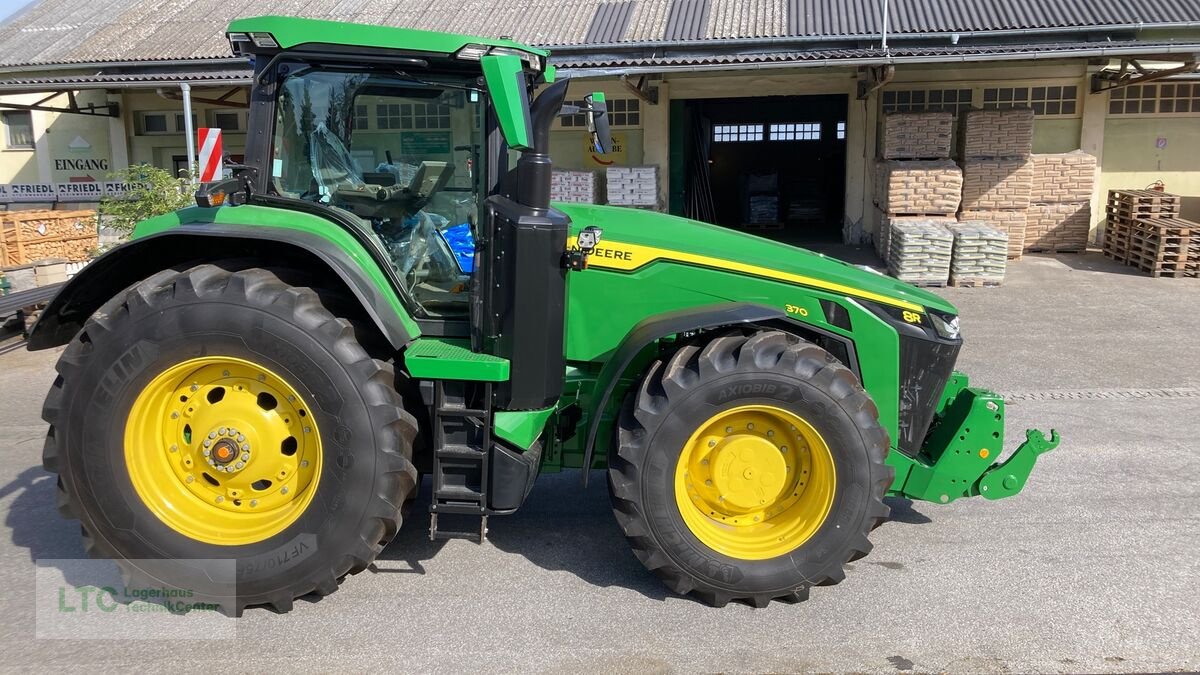 Traktor des Typs John Deere 8R370, Vorführmaschine in Großpetersdorf (Bild 8)