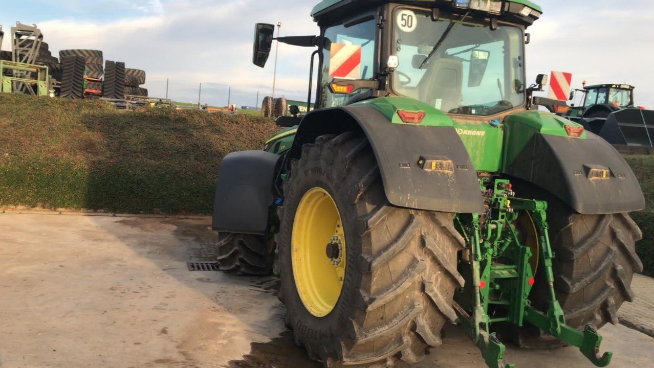 Traktor del tipo John Deere 8R370, Gebrauchtmaschine en Warszawa (Imagen 3)